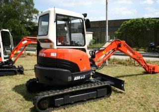 Mini excavatoare Kubota U35α