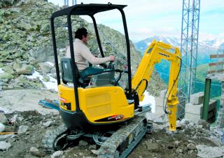 Mini excavatoare Yanmar VIO 17