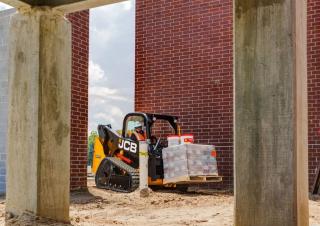 Mini încărcătoare JCB 215T