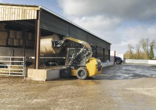 Mini încărcătoare New Holland L220