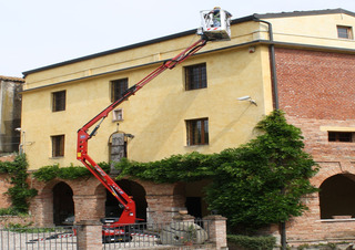 Nacele cu braț articulat Nacele cu braț articulat pe șenile Hinowa Lightlift 14.72 IIIS