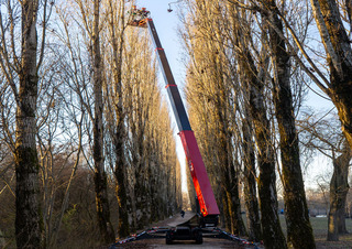 Nacele cu braț articulat Nacele cu braț articulat pe șenile Hinowa TeleCrawler 22S