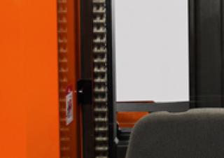 Stivuitoare cu încărcare laterală Încărcătoare laterale electrice BT Vector VCE 135
