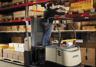Order pickers (preparatoare de comenzi) Crown GPC 3050-2.5