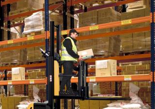 Order pickers (preparatoare de comenzi) Caterpillar NOL10P 