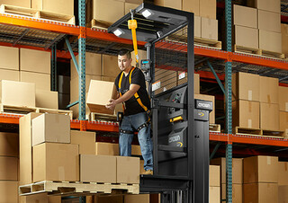 Order pickers (preparatoare de comenzi) Crown SP 4000-30