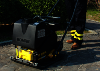 Plăci compactoare Plăci vibratoare cu o singură direcție Bomag BPS 18/45