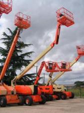 Nacele cu braț articulat Nacele cu braț articulat pe roți JLG 800A