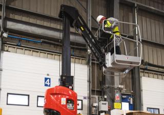 Nacele telescopice Nacele verticale cu un singur catarg Manitou 100 VJR