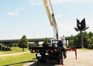 Nacele telescopice Nacele telescopice montate pe camion Elliott Equipment G85F HiReach