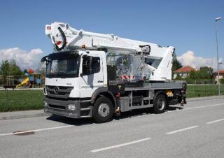 Nacele telescopice Nacele telescopice montate pe camion Multitel MJ 375