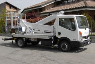 Nacele telescopice Nacele telescopice montate pe camion Multitel MX 225