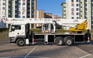 Nacele telescopice Nacele telescopice montate pe camion Bronto Skylift S 50 XDTJ