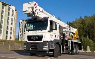 Nacele telescopice Nacele telescopice montate pe camion Bronto Skylift S 50 XDTJ