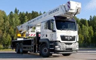 Nacele telescopice Nacele telescopice montate pe camion Bronto Skylift S 50 XDTJ