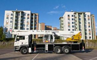 Nacele telescopice Nacele telescopice montate pe camion Bronto Skylift S 50 XDTJ