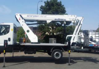 Nacele telescopice Nacele telescopice montate pe camion Oil & Steel Scorpion 2112J