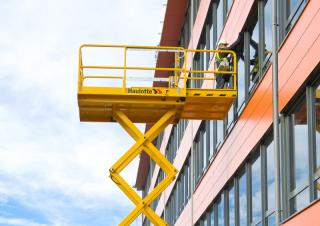Nacele de tip foarfecă Platforme de ridicare de tip foarfecă pe roți Haulotte COMPACT 2668 RT