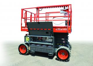 Nacele de tip foarfecă Platforme de ridicare de tip foarfecă pe roți Skyjack SJ 6832 RTE