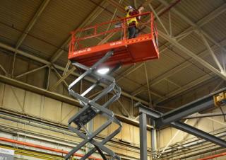 Nacele de tip foarfecă Platforme de ridicare de tip foarfecă pe roți Skyjack SJ III 4740