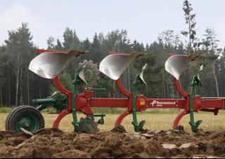 Pluguri Kverneland 150 B 100
