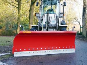 Echipamente de mentenanță pentru sezonul rece/iarnă Pluguri de zăpadă Pluguri de zăpadă cu o singură lamă acționată hidraulic Adler S 240