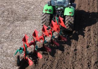 Pluguri Kverneland LS 100
