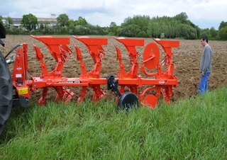 Pluguri Kuhn Master 103 4 T