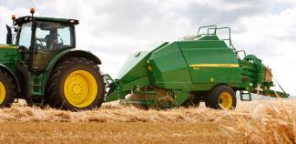 Prese de balotat pătrate + Prese de boltat de densitate mare John Deere 1424 C