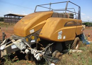 Prese de balotat pătrate + Prese de boltat de densitate mare Valtra 2270
