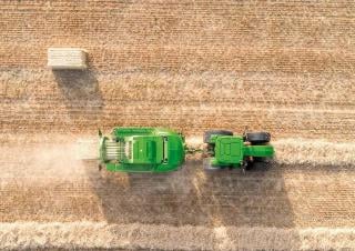 Prese de balotat pătrate + Prese de boltat de densitate mare John Deere L624