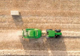Prese de balotat pătrate + Prese de boltat de densitate mare John Deere L634
