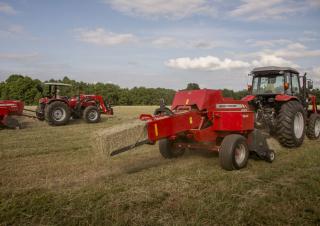 Prese de balotat pătrate + Prese de boltat de densitate mare Massey Ferguson SB 1840