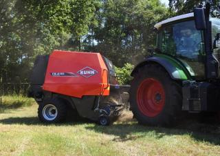Prese de balotat rotunde Kuhn FB 2130 