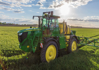Pulverizatoare de câmp cu autopropulsie John Deere R4140i