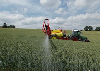 Pulverizatoare de câmp tractate Kverneland Ikarus S38