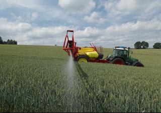 Pulverizatoare de câmp tractate Kverneland Ikarus S38