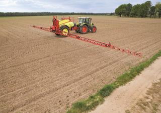 Pulverizatoare de câmp tractate Kverneland Ikarus S38