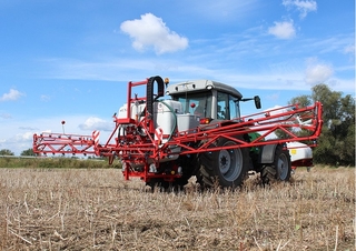 Pulverizatoare de câmp tractate Unia Lux 815  