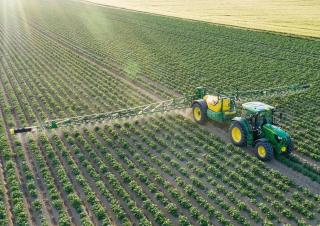 Pulverizatoare de câmp tractate John Deere R732i 