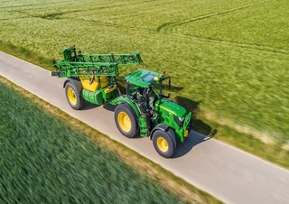 Pulverizatoare de câmp tractate John Deere R732i