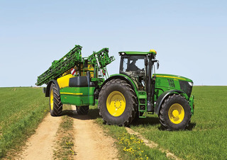 Pulverizatoare de câmp tractate John Deere R944i