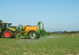 Pulverizatoare de câmp tractate Amazone UG 3000 Super (15) 