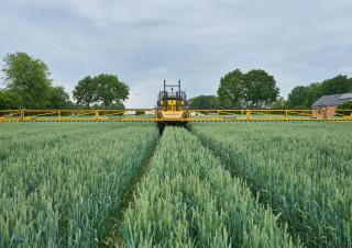 Pulverizatoare de câmp tractate Dubex Vector