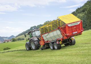 Remorci cu tocător pentru siloz Pöttinger Boss 3240 DB Master