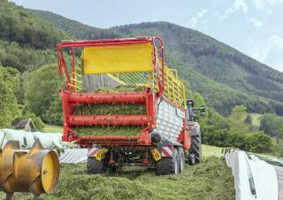 Remorci cu tocător pentru siloz Pöttinger Boss 3240 DB Master