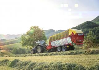Remorci cu tocător pentru siloz Pöttinger Boss 3240 DB Master