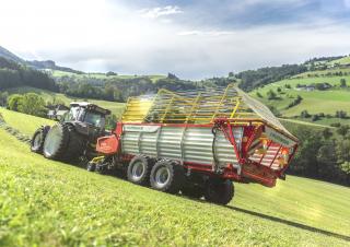 Remorci cu tocător pentru siloz Pöttinger Boss 3240 Master