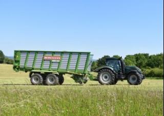 Remorci cu tocător pentru siloz L. Bergmann Carex 410 S