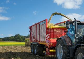 Remorci cu tocător pentru siloz Pöttinger Jumbo 6020 L